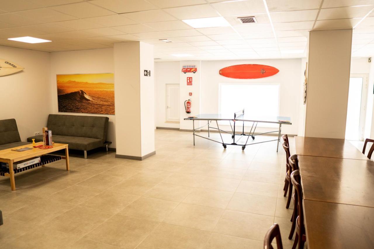 Hostel Playa De Meron 산비센테데라바케라 외부 사진