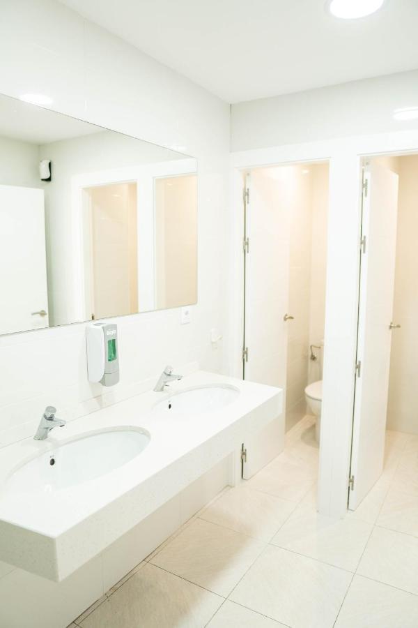 Hostel Playa De Meron 산비센테데라바케라 외부 사진
