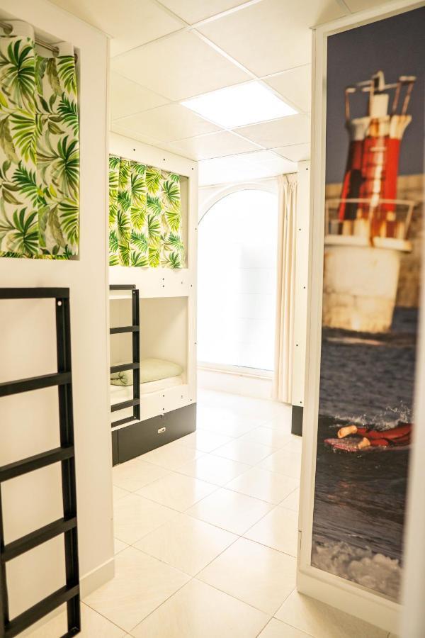 Hostel Playa De Meron 산비센테데라바케라 외부 사진